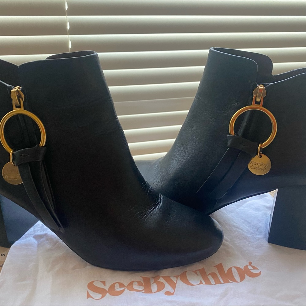 See by Chloe ankle boots
In very good used condition. 
Size 8 Euro/ 7.5 US